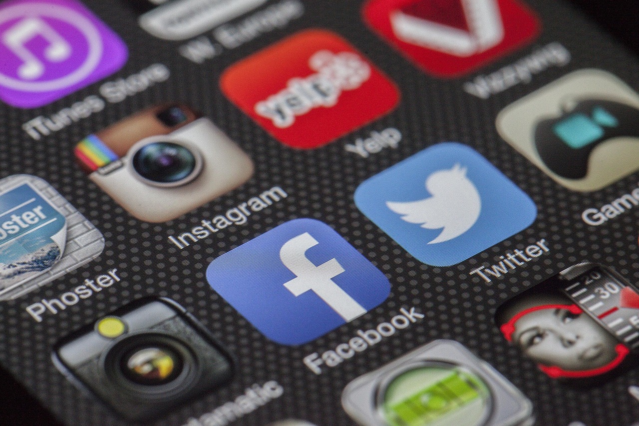 Social commerce app development with live shopping and creator marketplace